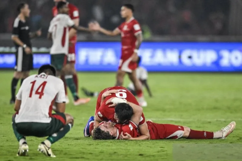 Pesepak bola Timnas Indonesia merayakan kemenangan