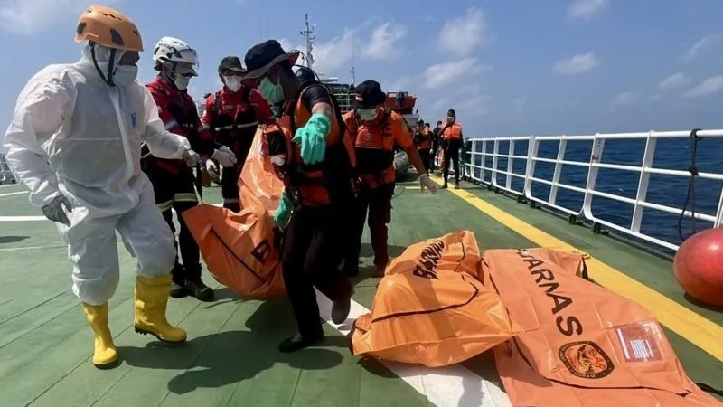 Tim SAR gabungan mengevakuasi tiga jasad yang