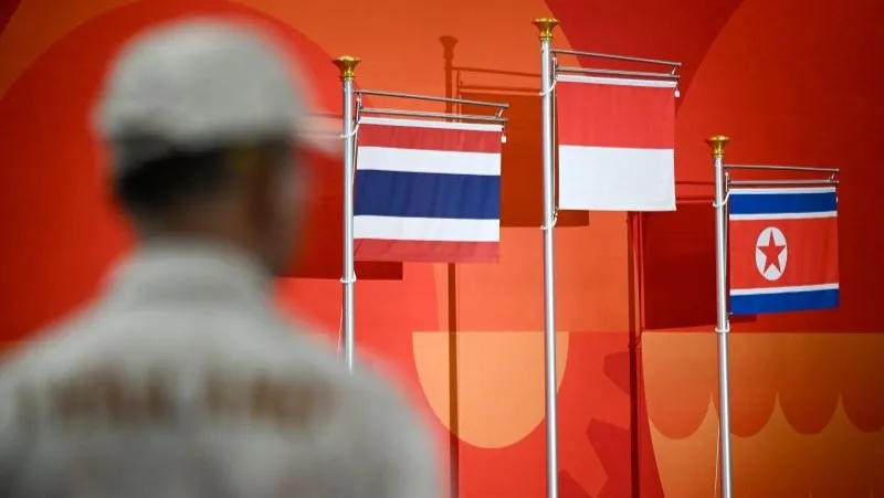 Bendera Merah Putih dikibarkan usai lifter putra Indonesia Rahmat Erwin Abdullah