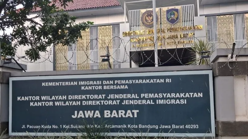 Situasi di depan area Kantor Wilayah Direktorat Jenderal Pemasyarakatan 