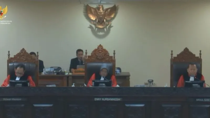 Majelis Panel Hakim Konstitusional Ridwan Mansyur, Enny Nurbaningsih dan Asrul Sani 