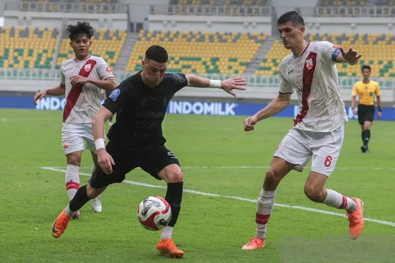 Pesepak bola Persita Tangerang Andrejic Aleksa 