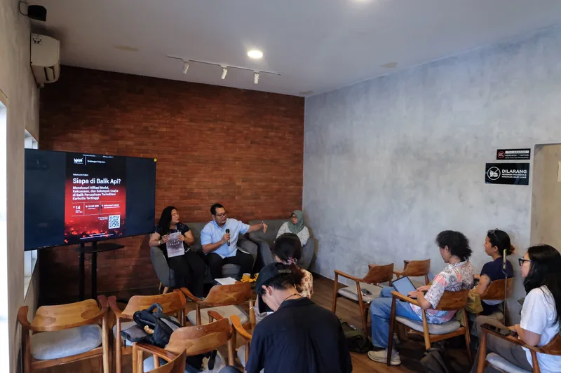 Peluncuran kajian Walnhi bertajuk “Siapa di Balik Api?” 
