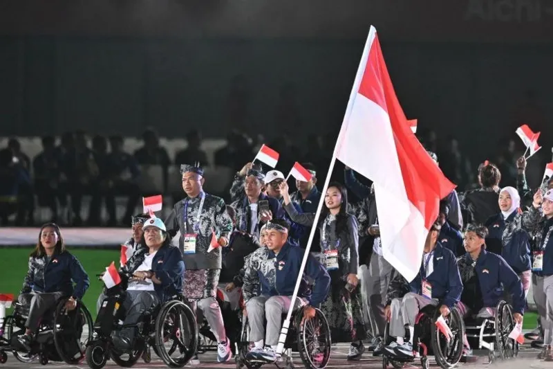 defile Kontingen Indonesia dalam pembukaan Asian Para Games 2026