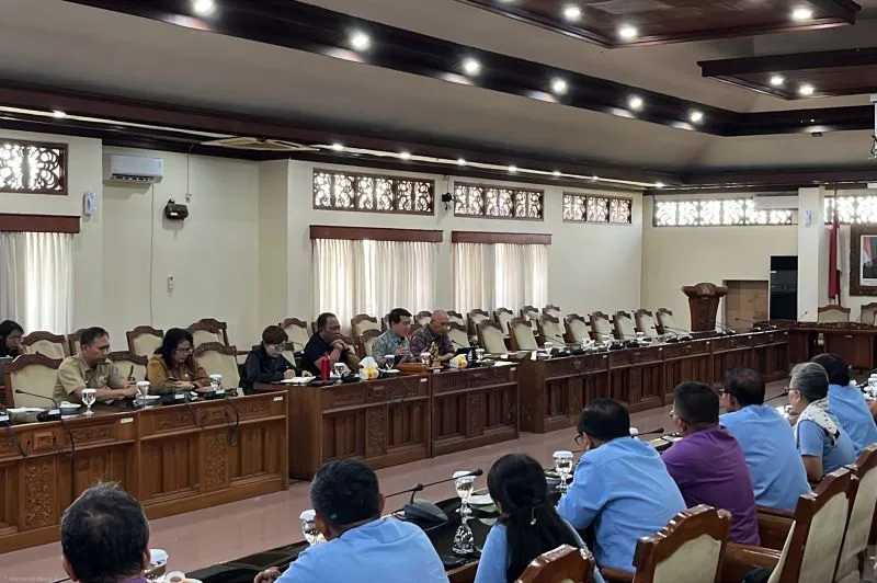 Komisi IV DPRD Bali serap aspirasi serikat pekerja soal UMP Bali 2027