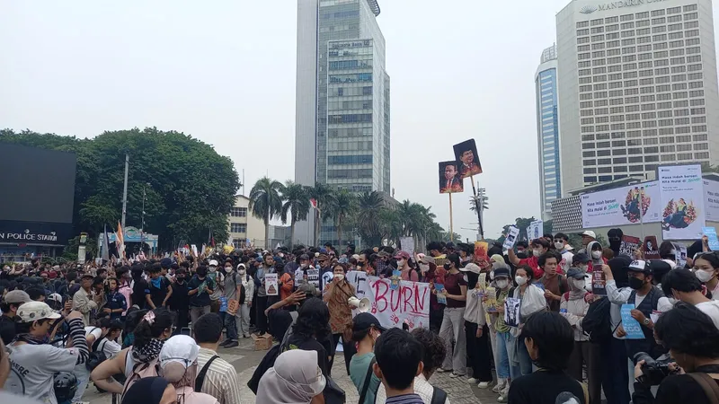 Suasana aksi unjuk rasa oleh sejumlah elemen mahasiswa