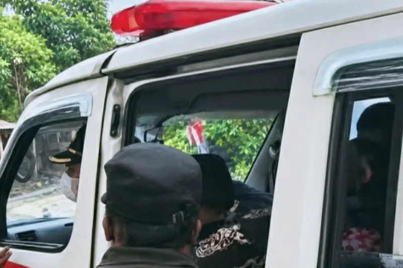 Warga yang diduga keracunan gas pabrik