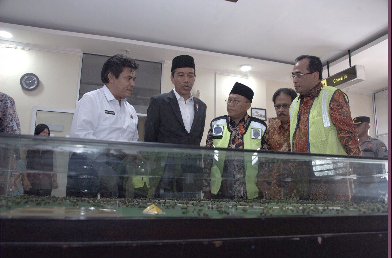 Presiden Jokowi dan Menhub Budi Karya