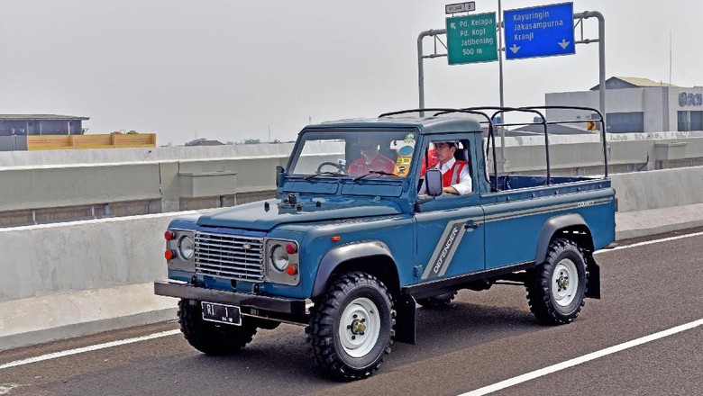 Presiden Jokowi Konvoi di Tol Becakayu