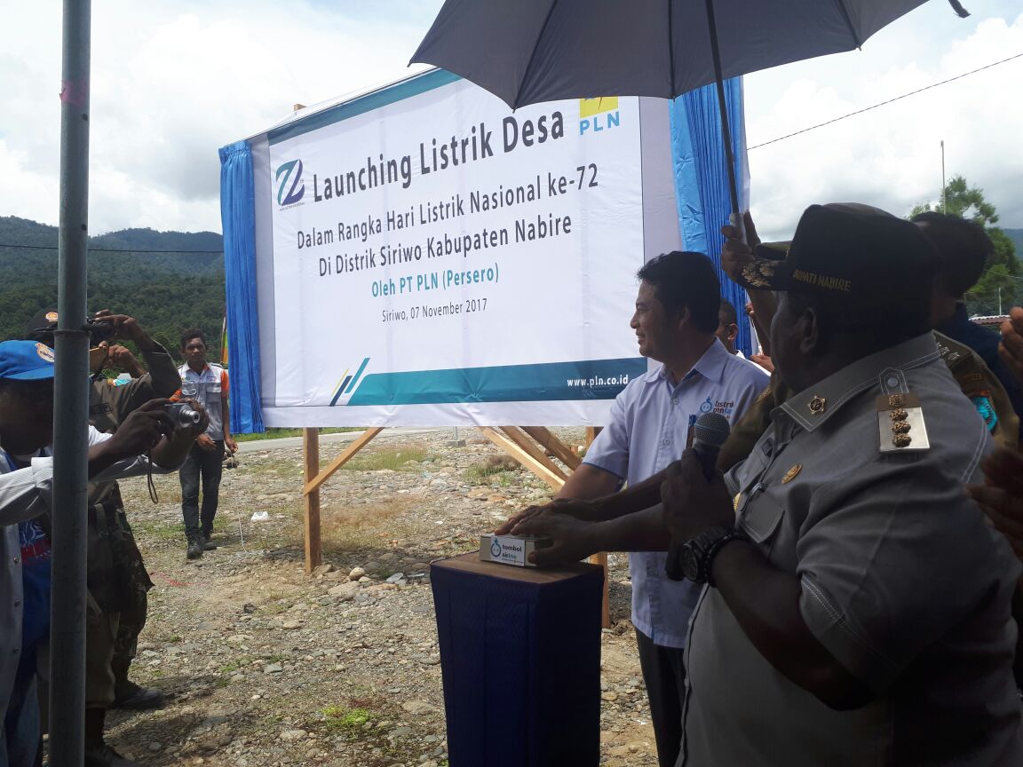 Bupati Nabire Meresmikan Listrik Desa di Distrik Siriwo.
