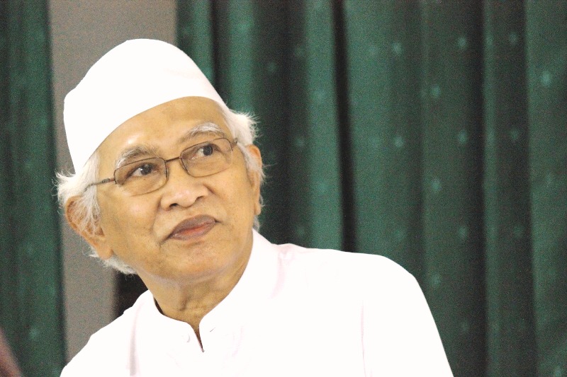 Gus Mus Menerima Penghargaan Yap Thiam Hien Tahun 2017