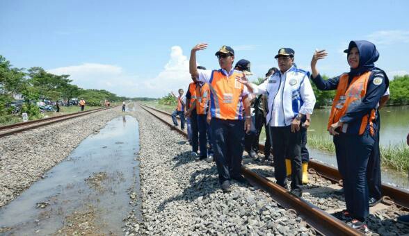 Menhub-Budi-Karya-Sumadi-Saat-Meninjau-Banjir-Losari-Sumber-dephub.go_.id_