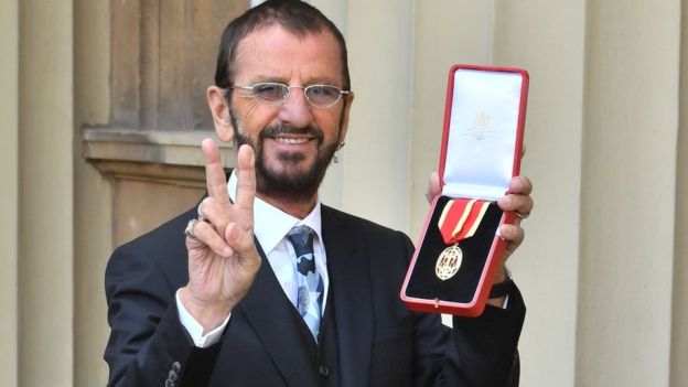 Drummer The Beatles Ringo Starr Menerima Gelar Kebangsawanan