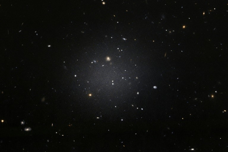 Astronom Menemukan Sebuah Galaksi Tanpa Materi Gelap