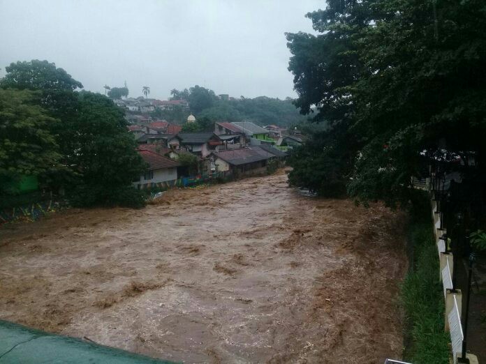 Bandung Banjir Bandang, Diduga ini Penyebabnya !