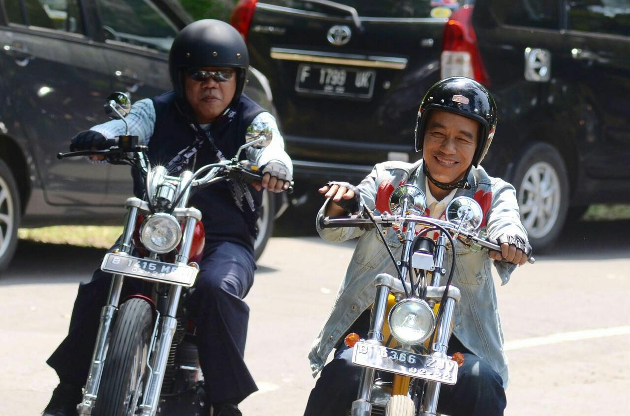 Gaya Presiden Jokowi Naik Motor Chopper Saat Mengunjungi Sukabumi
