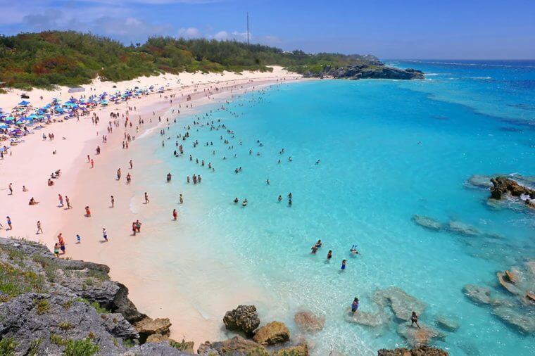 9 Pantai Merah Muda di Dunia yang Harus Anda Kunjungi - ivoo.id