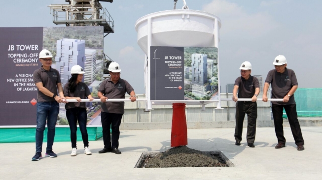 51204-topping-off-jb-tower-di-jakarta-pusat-dok-mau