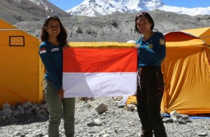 Pendaki-Everest-300x196