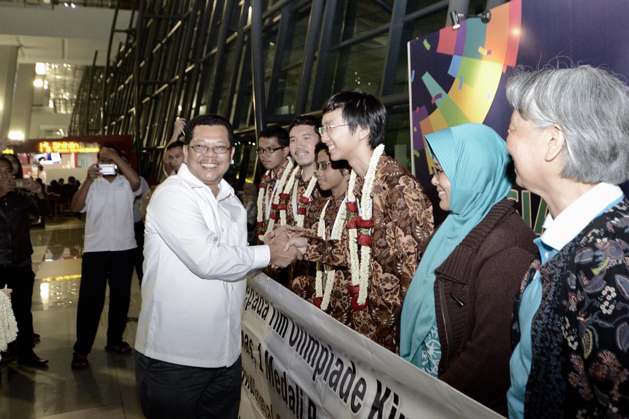 Indonesia Kembali Ukir Prestasi di Olimpiade Internasional Bidang Kimia dan Fisika