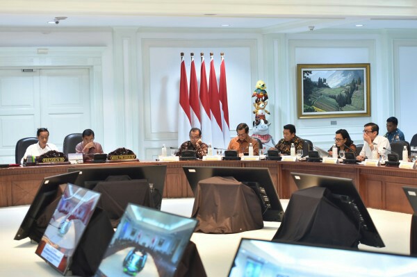 Rapat-Terbatas-Pertemuan-IMF-dan-World-Bank-doc.seskab-ivoox.id_