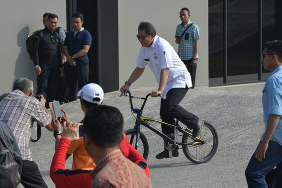Rudiantara-Tinjau-Venue-BMX-doc.komifo-ivoox.id_
