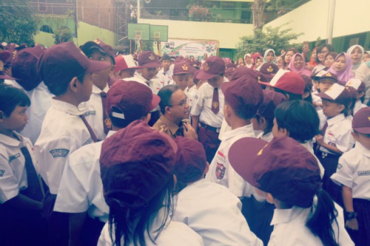 anies kunjungi sekolah