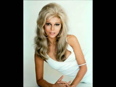 nancy istri frank sinatra