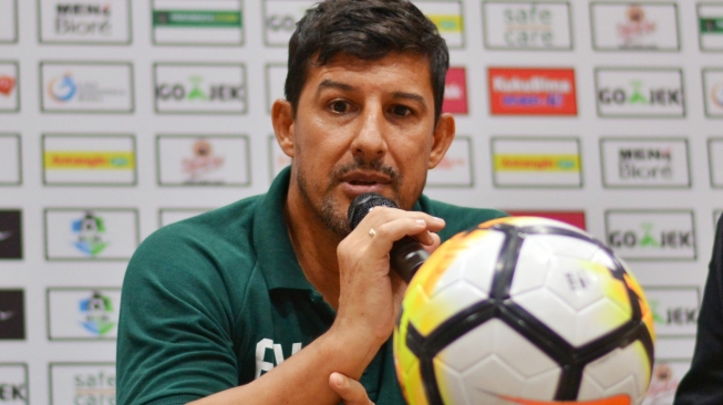 pelatih-persebaya-angel-alfredo-vera