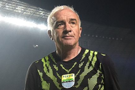 pelatih persib gomez