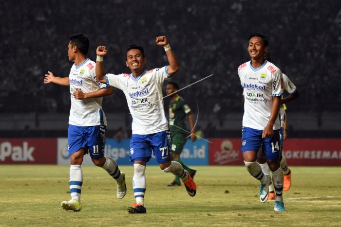persebaya-surabaya-dikalahkan-persib