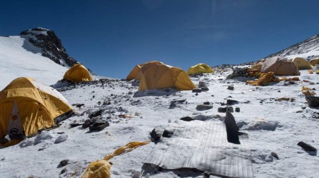 14-Ribu-Kilogram-Kotoran-Manusia-Diangkut-dari-Gunung-Everest