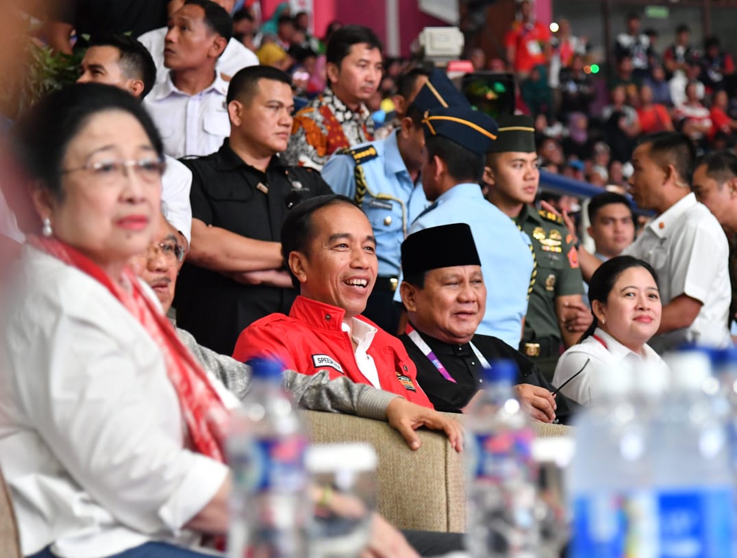 Detik-Detik Sebelum Momen Jokowi dan Prabowo Berpelukan