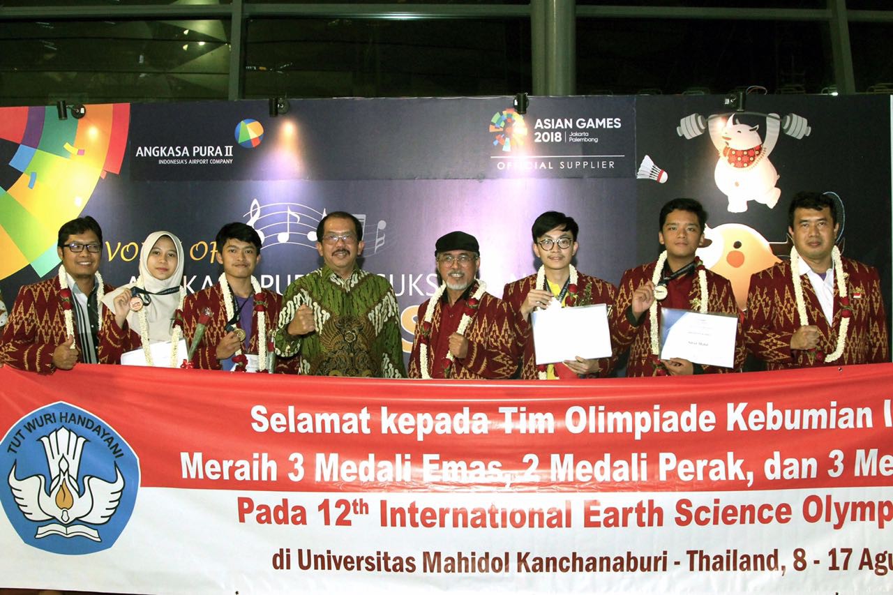 boyong-tiga-emas-olimpiade-internasional-thailand-doc.kemendikbud-ivoox.id_