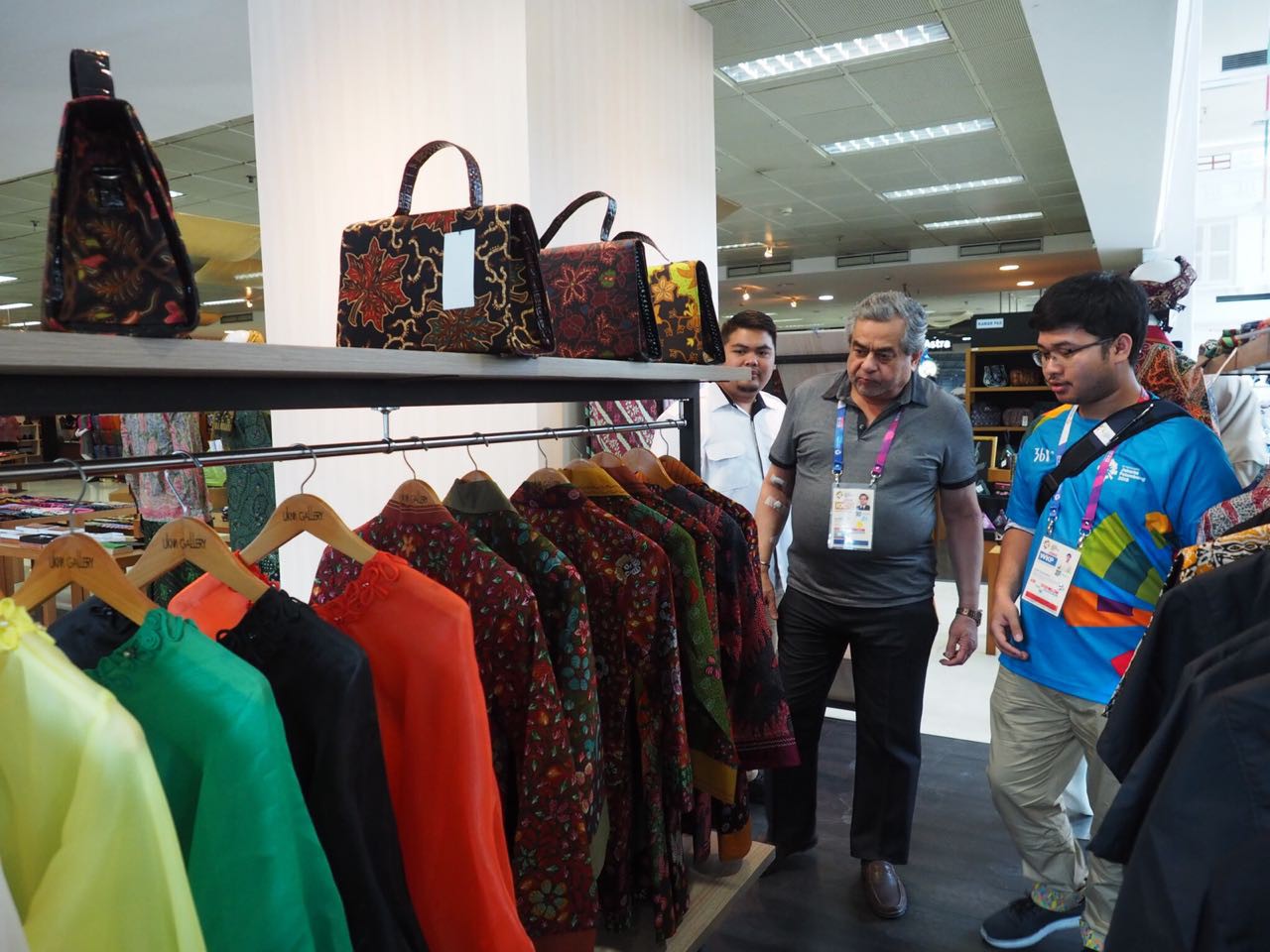 delegasi-asian-games-pujj-petugas-smesco-doc.kemenkop-ivoox.id_