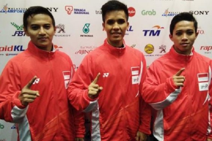 emas beregu putra silat