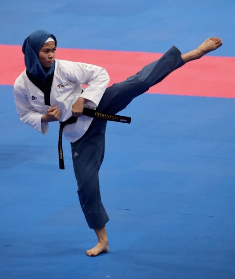 taekwondoin-defia-rosmaniar-emas-doc.kemenpora-ivoox.id_
