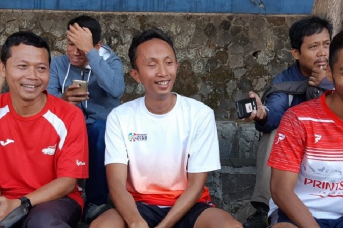 Atlet-lari-100-meter-Abdul-Halim-tengah