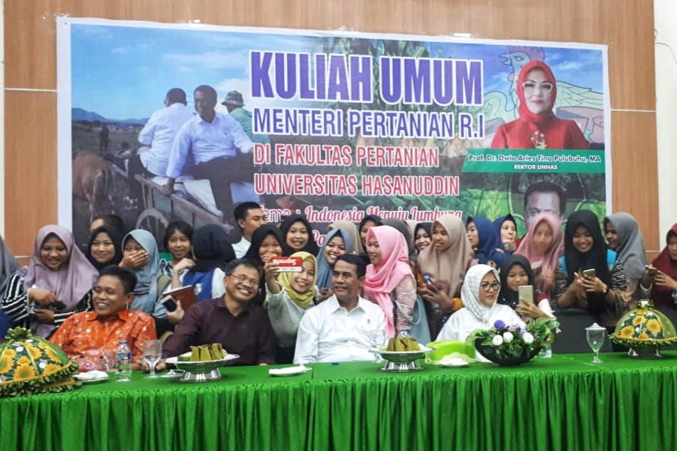 Di-Depan-Mahasiswa-Unhas-Mentan-Jadilah-Pengusaha-di-Sektor-Pangan-doc.kementan-ivoox.id_