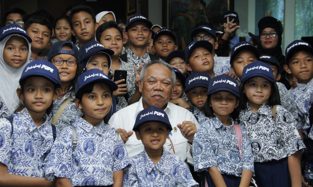 Menerima-Kunjungan-50-Siswa-SDSMP-Menteri-Basuki-Pesan-Jangan-Cita-Cita-Menjadi-Pejabat-doc.pupr-ivoox.id_