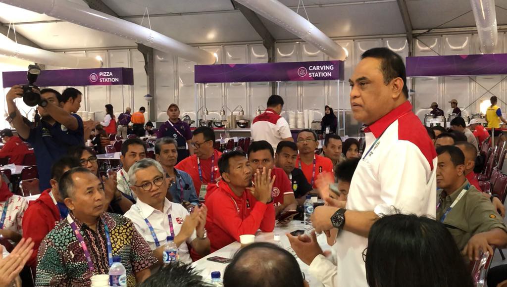 Syafruddin-ketua-kontingen-indonesia-bonus-atlet-peraih-medali-diberikan-presiden-minggu-pagi-chef-de-mission-doc.cdm-ivoox.id_