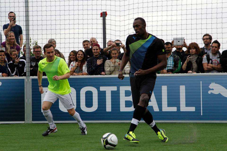 Usain-Bolt-playing-football