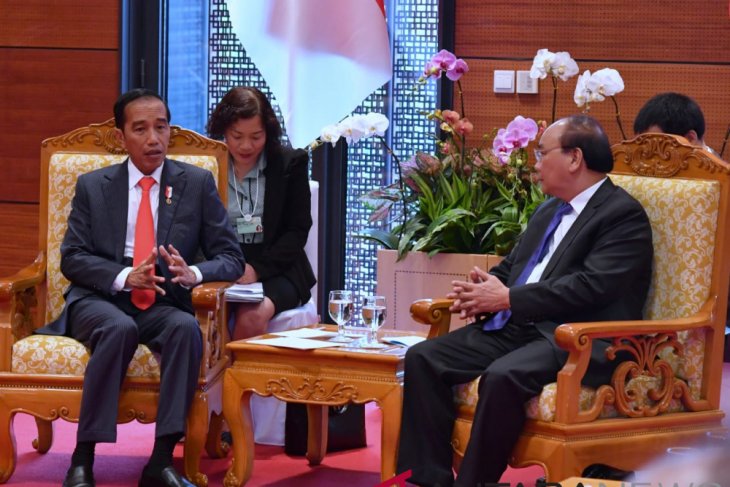 jokowi dan nguyen xuan phuc