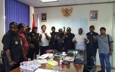 7-Kepala-Suku-Areal-PT-Freeport-Serahkan-Aspirasi-Dukung-Jokowi-doc.jokowicenter-ivoox.id_