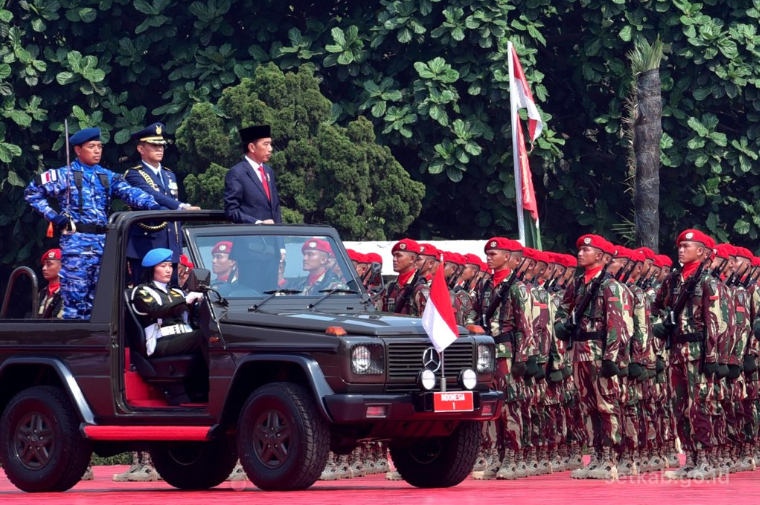 Di HUT TNI, Jokowi Ajak Berantas Komunisme dan Warisan PKI