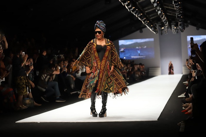 Susi-Pudjiastuti-di-show-Anne-Avantie