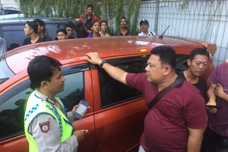 balita tewas di mobil