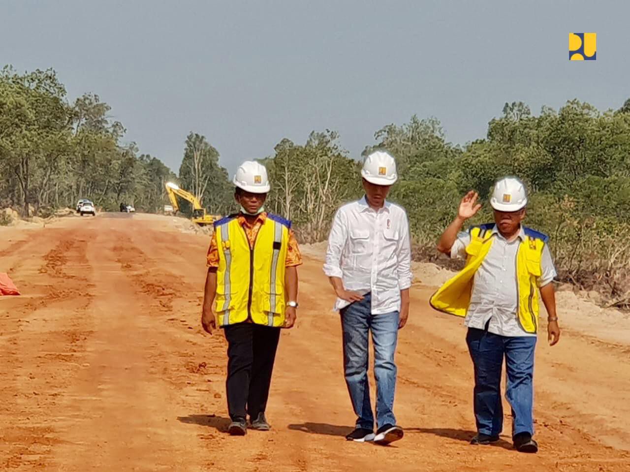 Kementerian-PUPR-Terus-Tingkatkan-Kualitas-Jalan-Perbatasan-di-Papua-doc.Pupr-ivoox.id_