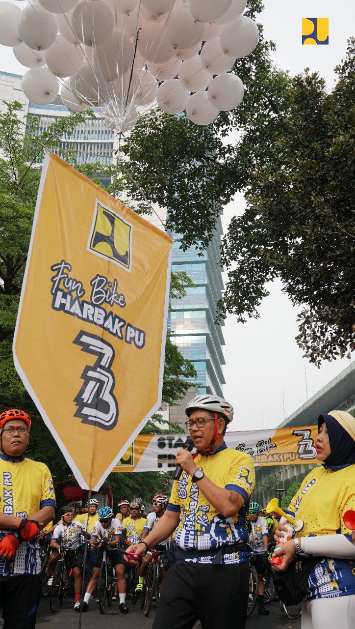 Peringati-Hari-Bakti-PU-Ke-73-Kementerian-PUPR-Gelar-Sepeda-Santai-doc.Pupr-ivoox.id_