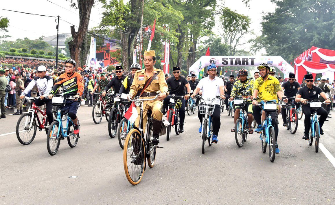 Saat-Presiden-Naik-Ontel-di-Bandung-Lautan-Sepeda-doc.sekpres-ivoox.id_